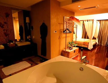 三亚养生会所的黄昏恋：当爱情遇上八十岁